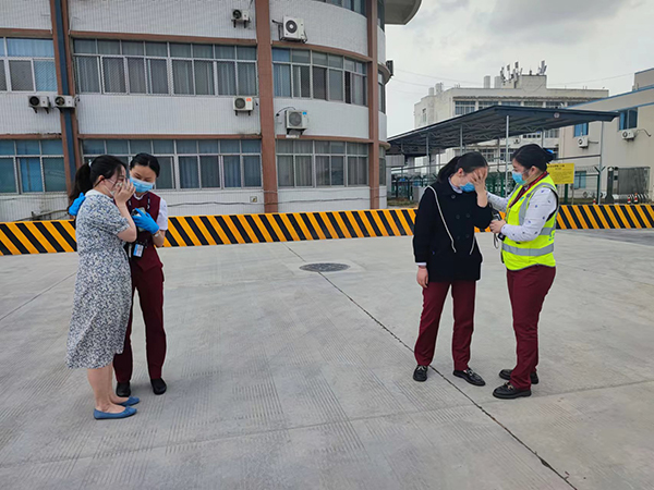 1652346481139689.jpeg 旅客服務部開展候機樓緊急疏散應急演練2.jpeg