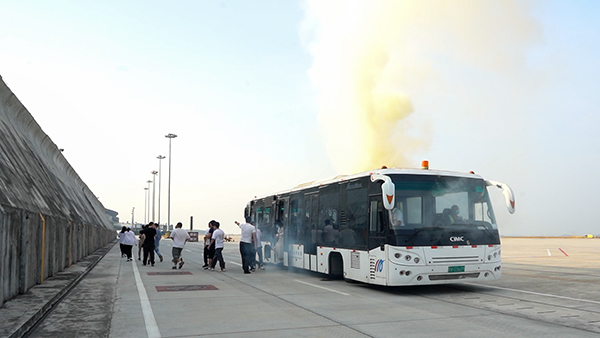 1654650255601412.jpg 綿陽機場積極組織開展航空器跑道突發(fā)事件應急救援演練1.jpg