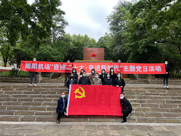 第一、第十三、第十七黨支部聯(lián)合開展“喜迎二十大·奮進(jìn)新時(shí)代”主題黨日活動(dòng).jpg