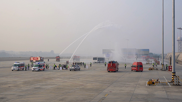 1672197533125226.jpg 綿陽(yáng)機(jī)場(chǎng)2022年應(yīng)急演練.jpg