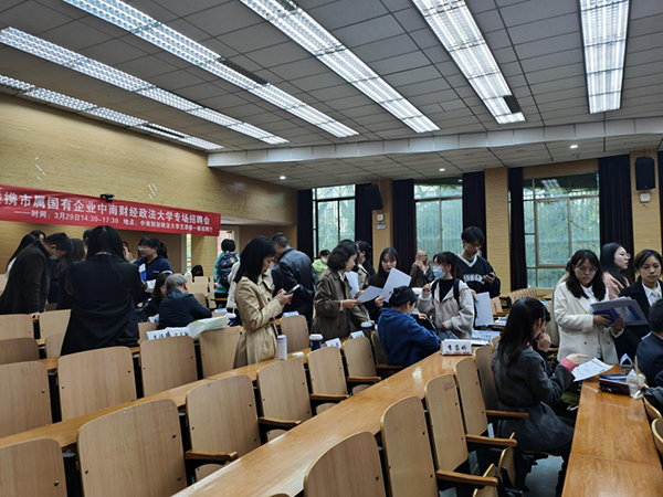 1681096388200915.png 綿陽機(jī)場“獵才行動”:走進(jìn)高校 職等你來2.png